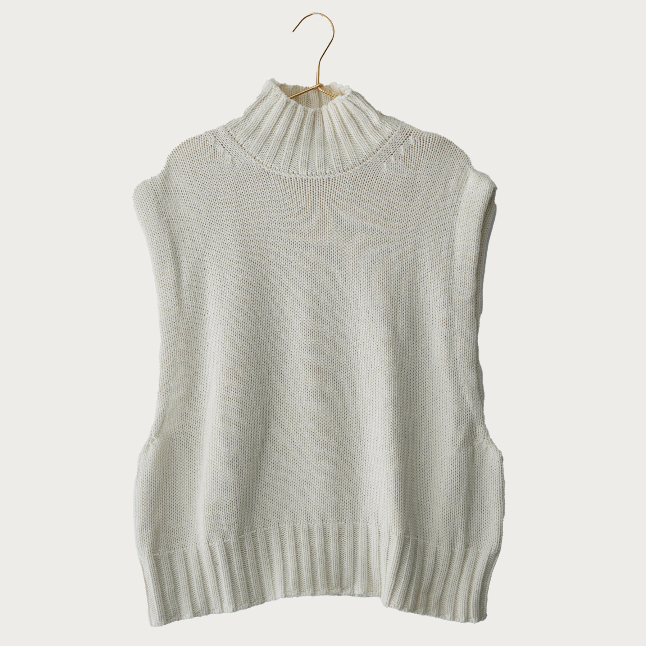 Clio Vest White