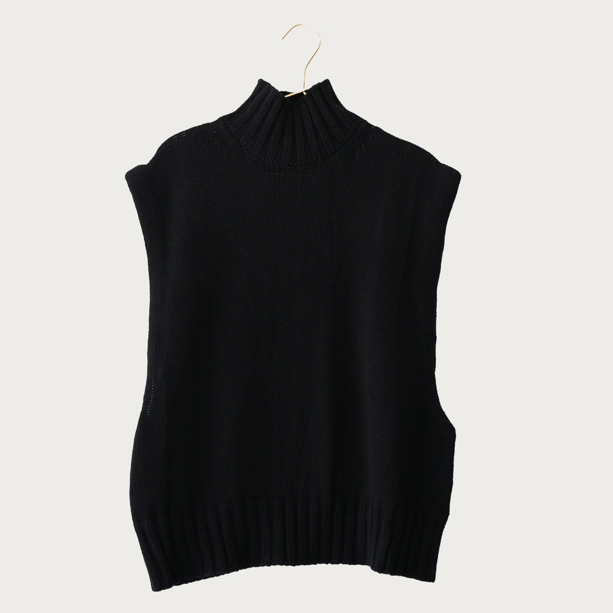 Clio Vest Black