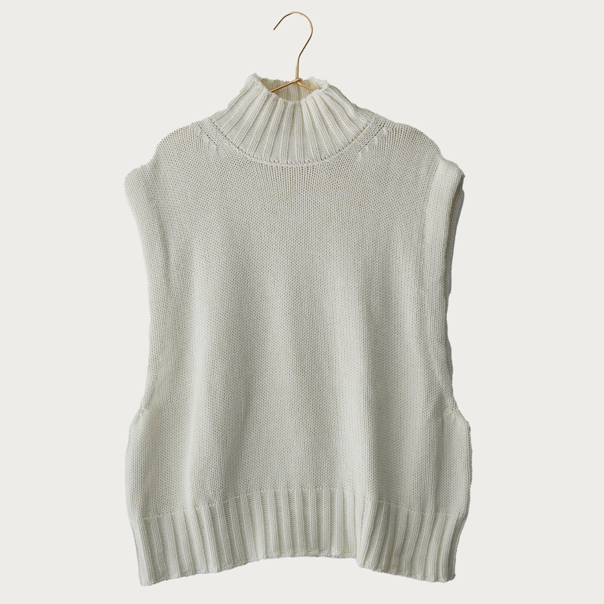 Clio Vest White